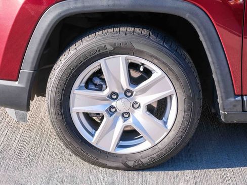 Used 2022 Jeep Compass Latitude FWD image 10