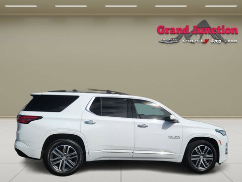 Used 2023 Chevrolet Traverse High Country AWD/4WD image 3