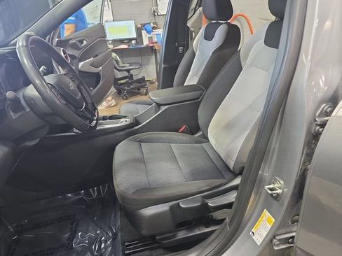 Used 2024 Chevrolet Trax RS w/ Sunroof Package FWD image 16