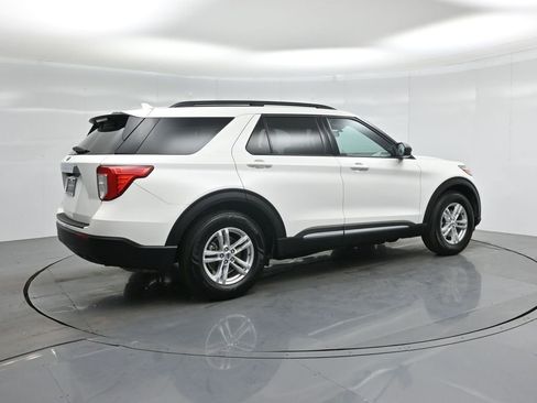 Certified 2022 Ford Explorer XLT image 28
