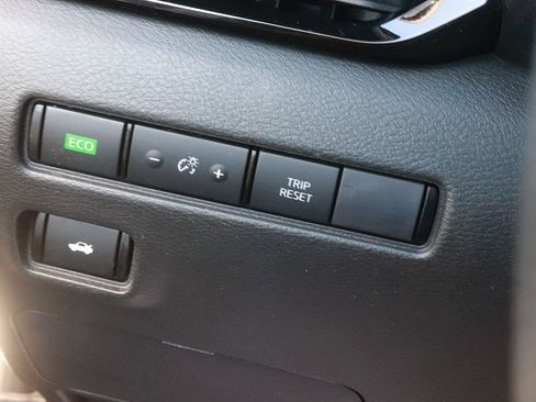 Used 2025 Nissan Sentra SV FWD image 22