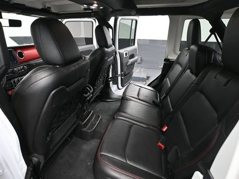 Used 2022 Jeep Wrangler Unlimited Rubicon w/ Cold Weather Group AWD/4WD image 35
