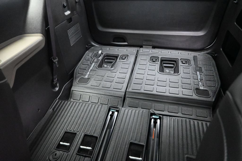 Certified 2026 Kia Carnival EX FWD image 28