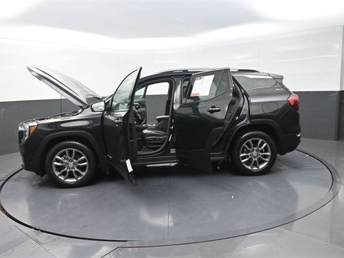 Used 2024 GMC Terrain SLT image 38