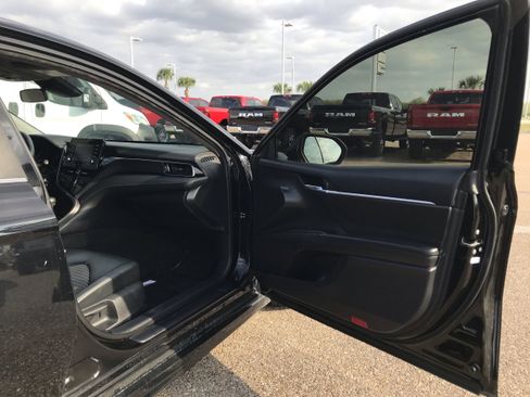 Used 2022 Toyota Camry SE image 16