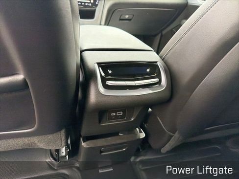 Used 2025 Cadillac XT6 Premium Luxury image 24