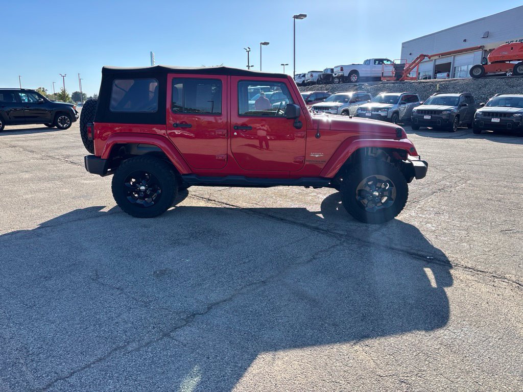 Used 2015 Jeep Wrangler Unlimited Sahara w/ Connectivity Group AWD/4WD image 6