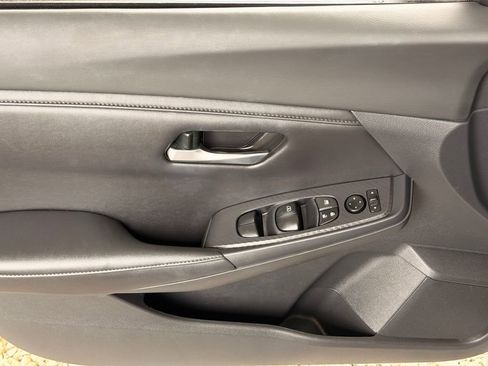 Used 2023 Nissan Sentra SV FWD image 3