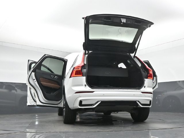 Used 2024 Volvo XC60 B5 Plus w/ Protection Package Premier AWD/4WD image 54