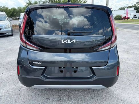 Used 2025 Kia Soul LX w/ LX Technology Package FWD image 5