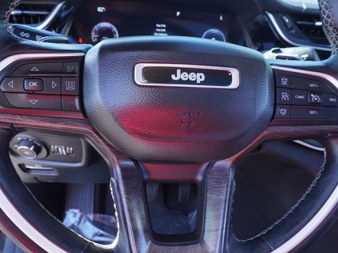 Used 2022 Jeep Grand Cherokee L Limited image 19