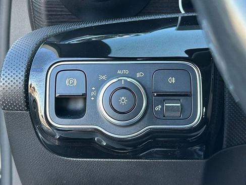 Used 2019 Mercedes-Benz A 220 4MATIC image 40