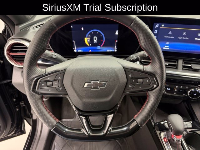 Used 2025 Chevrolet Trax RS w/ Sunroof Package FWD image 9