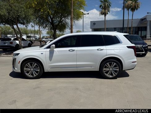 Used 2021 Cadillac XT6 Premium Luxury FWD image 3