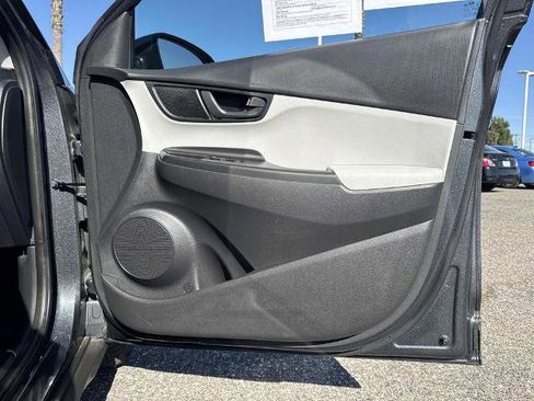 Used 2022 Hyundai Kona SEL image 28