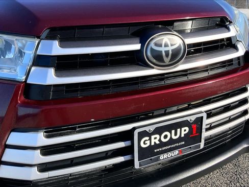 Used 2019 Toyota Highlander LE image 29