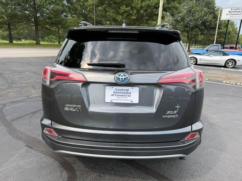 Used 2018 Toyota RAV4 XLE AWD/4WD image 9