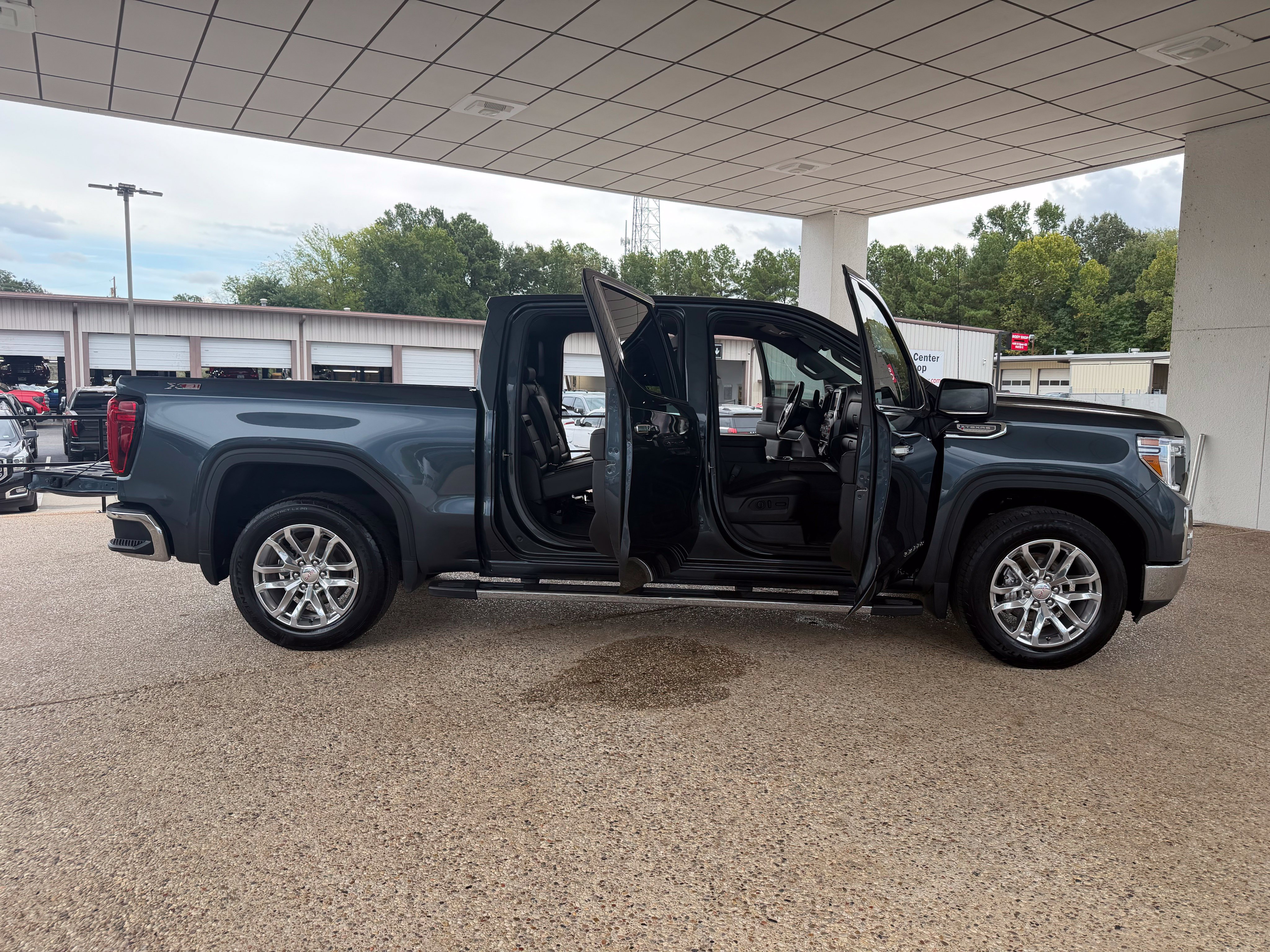 Used 2021 GMC Sierra 1500 SLT AWD/4WD image 15