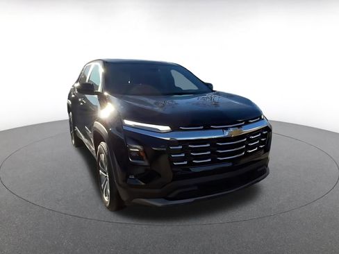 Used 2025 Chevrolet Equinox LT image 3