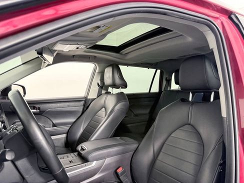 Used 2021 Toyota Highlander XLE image 13