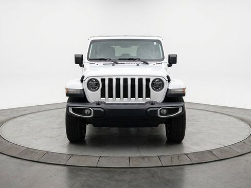 Used 2025 Jeep Wrangler Sahara image 2