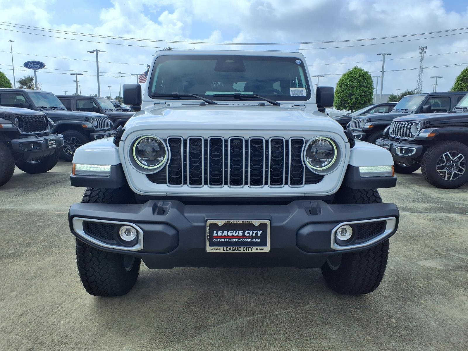 New 2026 Jeep Wrangler Unlimited Sahara AWD/4WD image 5