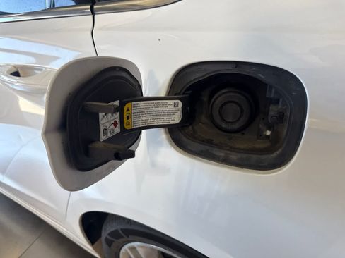 Used 2018 Ford Fusion SE FWD image 11