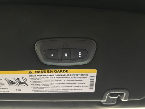 Used 2025 Chrysler Pacifica Pinnacle w/ Trailer Tow Group AWD/4WD image 45
