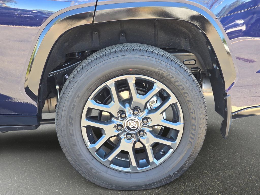 Used 2025 Toyota Sequoia Platinum AWD/4WD image 37