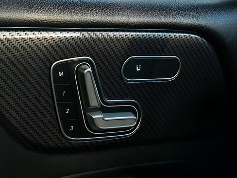 Used 2020 Mercedes-Benz GLB 250 GLB 250 image 28