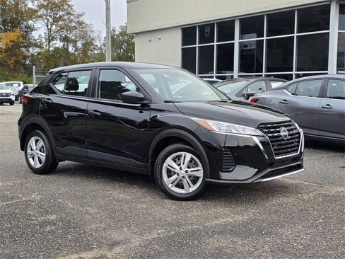 Used 2024 Nissan Kicks S image 2
