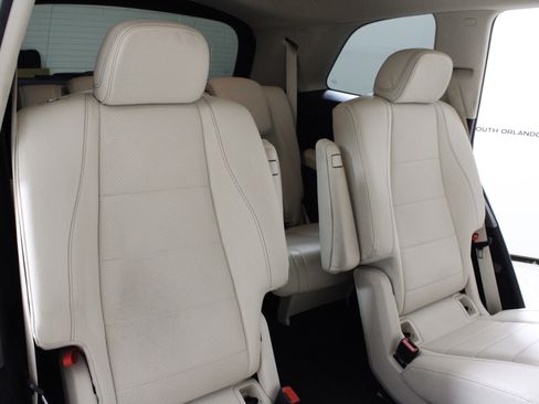 Used 2022 Mercedes-Benz GLS 450 4MATIC image 16