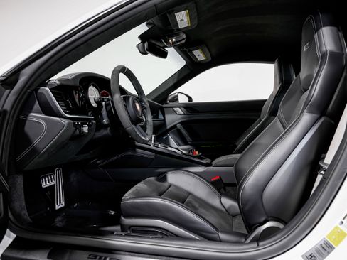 Used 2024 Porsche 911 Dakar image 25