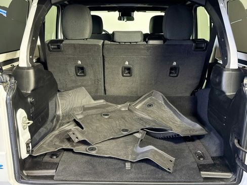 Used 2024 Jeep Wrangler Unlimited image 24