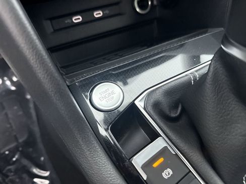 New 2026 Volkswagen Taos SE FWD image 31