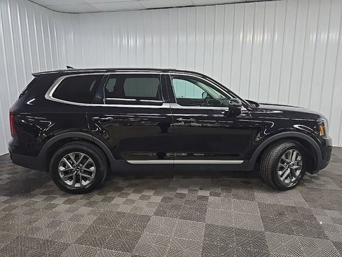 Used 2023 Kia Telluride LX AWD/4WD image 2