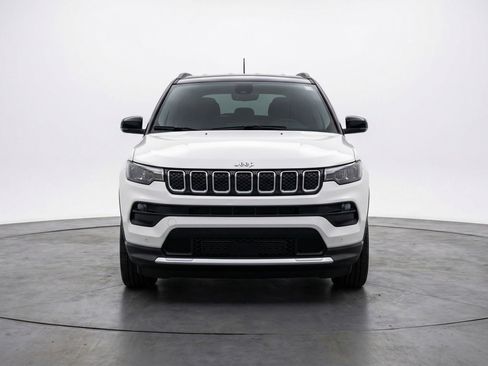 Used 2025 Jeep Compass Limited AWD/4WD image 2