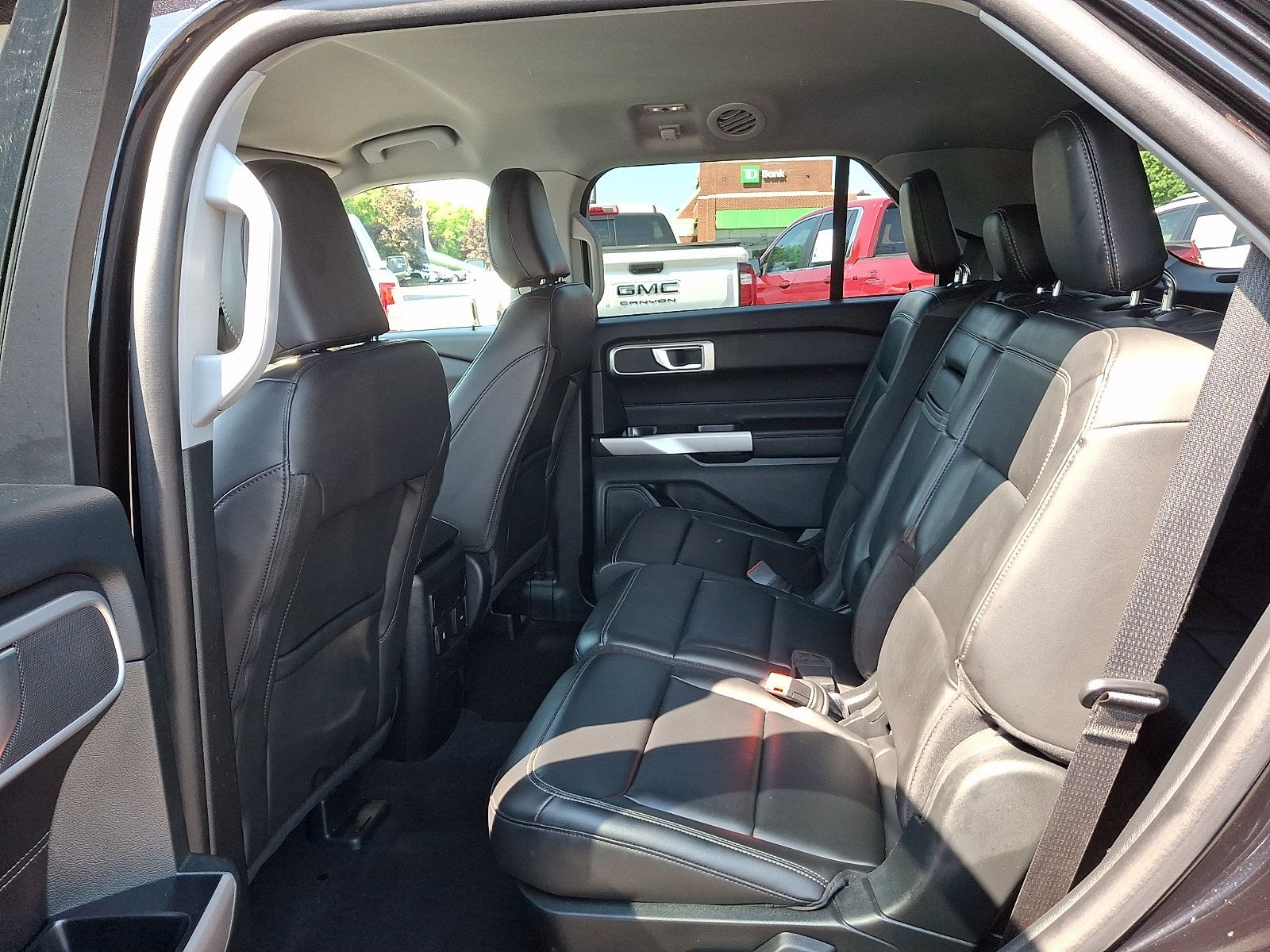 Used 2023 Ford Explorer XLT w/ Equipment Group 202A AWD/4WD image 11