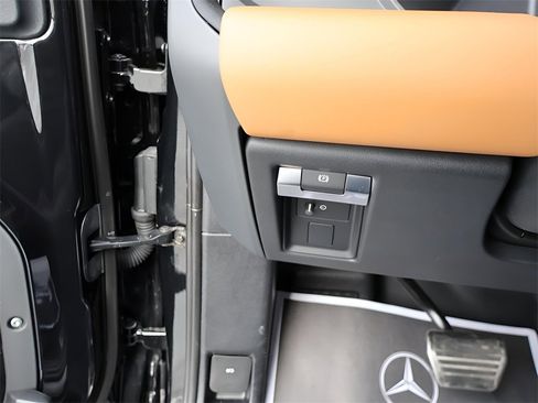 Used 2024 Land Rover Defender 110 X image 35