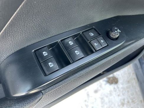 Used 2019 Toyota Camry L image 12