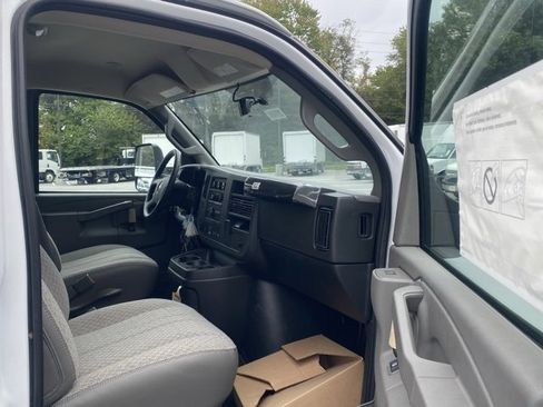 New 2025 Chevrolet Express 3500 Cutaway w/ Power Convenience Package image 45
