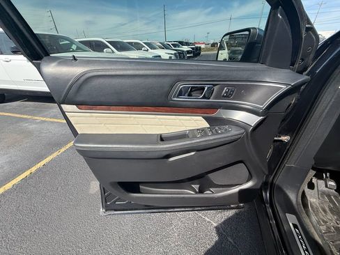 Used 2016 Ford Explorer Platinum image 11