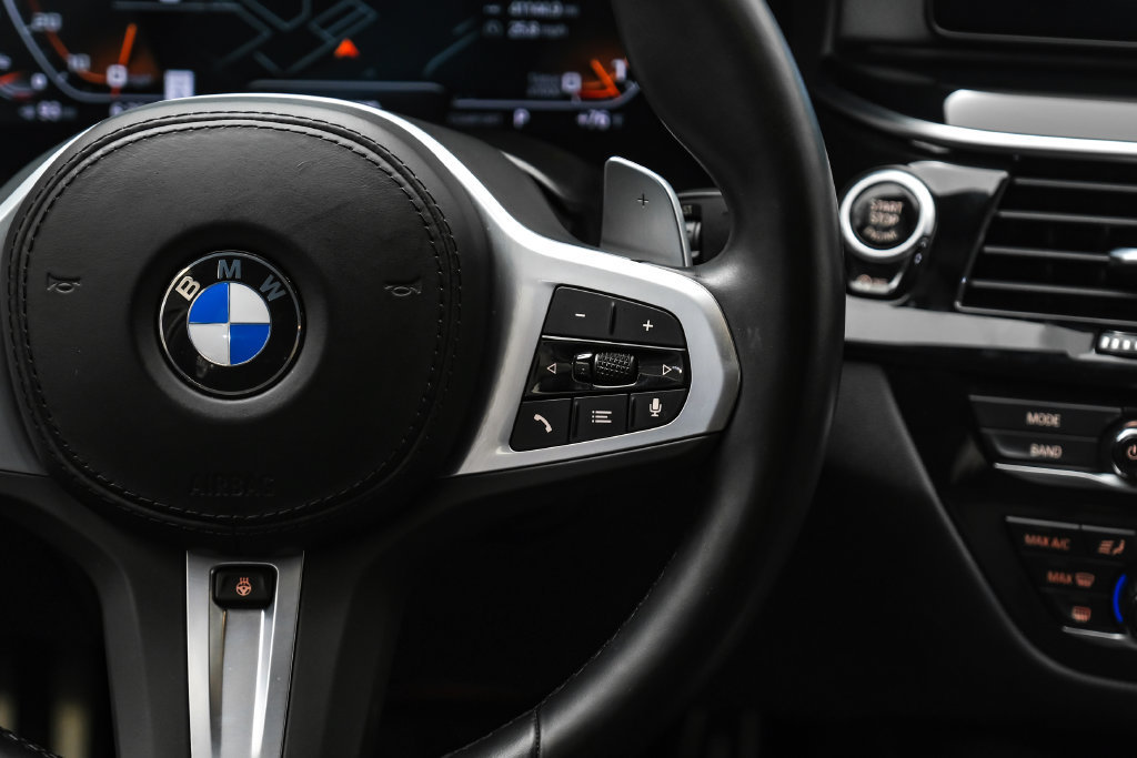 Used 2023 BMW M550i xDrive w/ Executive Package AWD/4WD image 19