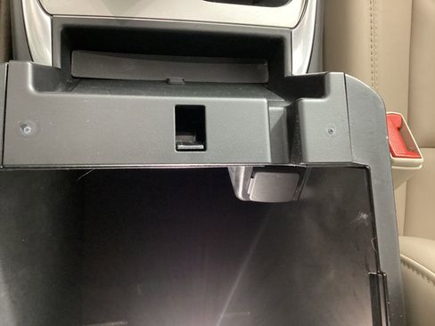 Used 2023 Ford Explorer XLT w/ Equipment Group 202A image 31