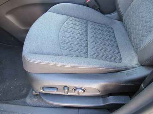 Used 2024 Chevrolet Equinox LT FWD image 23