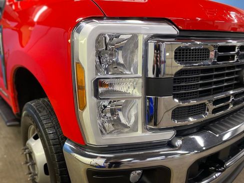 Used 2025 Ford F350 XLT image 2