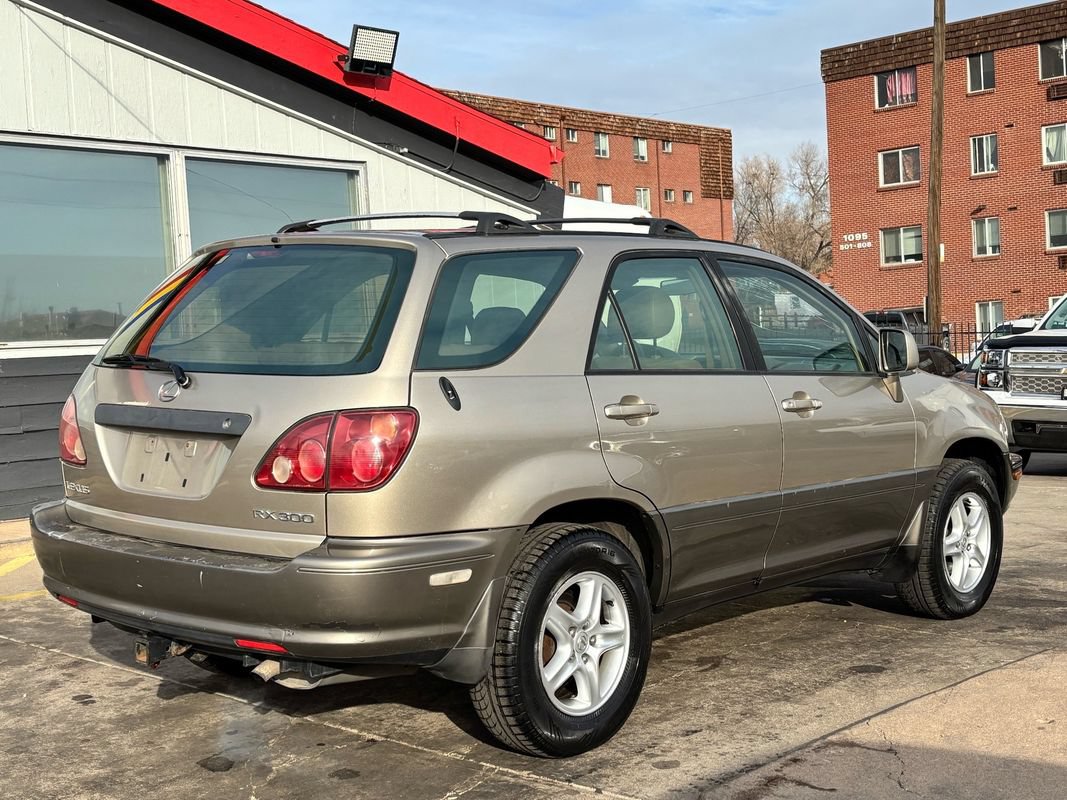 Used 2000 Lexus RX 300 w/ Limited Pkg FWD image 4