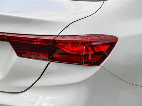 Used 2024 Kia Forte LXS w/ LXS Technology Package image 11