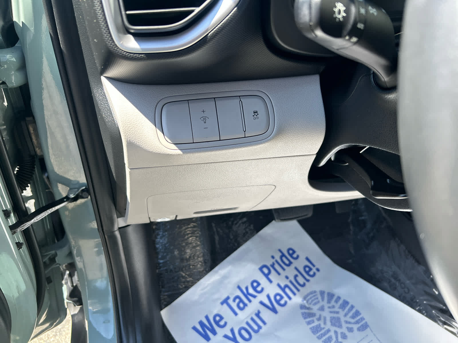 Used 2025 Hyundai Venue SEL FWD image 14