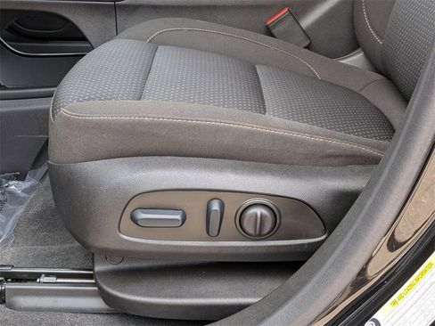 Used 2023 GMC Acadia SLE w/ Driver Convenience Package image 13